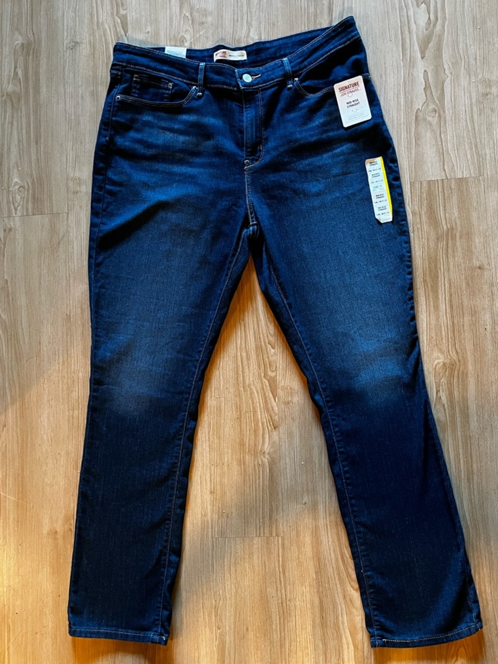 NWT Classic Women's Dark Blue Stretch Jeans 16M 33 x 32 Levi Strauss signature
